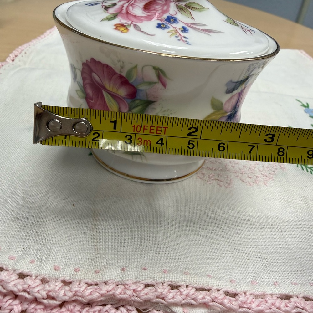 Vintage Queens Fine Bone China Floral Sugar or Trinket Bowl with Lid Vintage - Picture 12 of 12